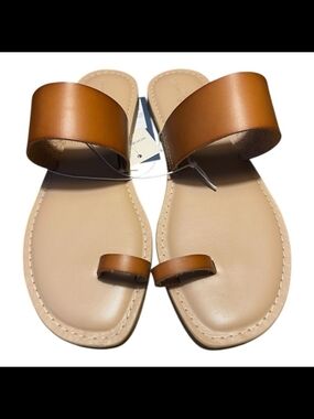 Universal Thread Tan Leather Toe-Loop Slide Sandals